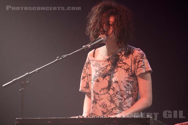 LEONIE PERNET - 2014-03-21 - PARIS - CentQuatre - Salle 400 - 